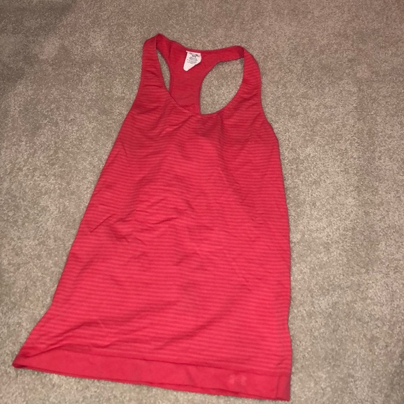 Under Armour women’s workout tank - Picture 1 of 3